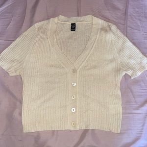 Yellow short sleeve crop shirt